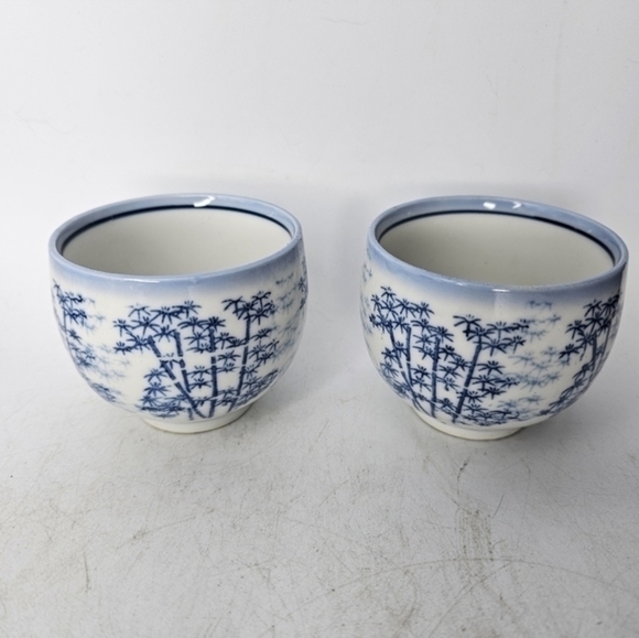 A pair of sake cups/soy‎ sauce dishes - Picture 4 of 5